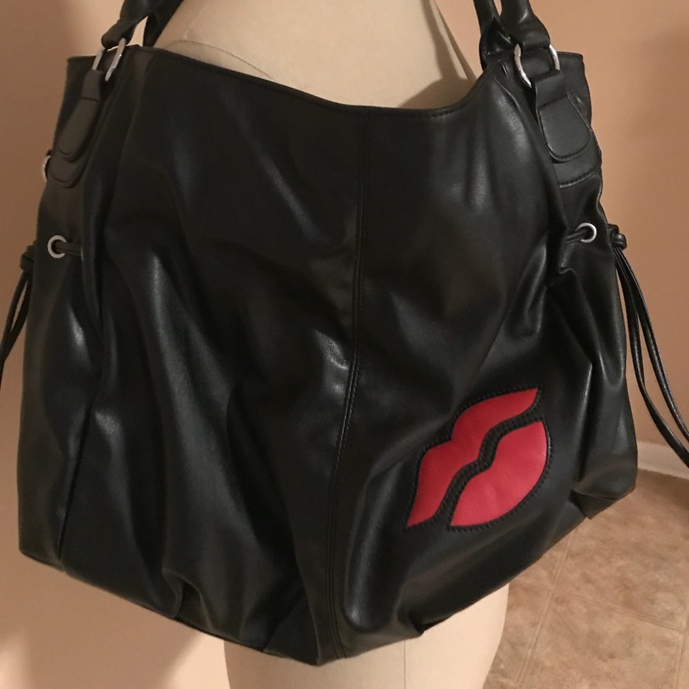 BeautiControl Black Purse Tan Cheetah Lining Lips